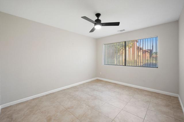 Image 9 of 25 For 78650 Avenue 42  1005