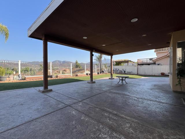 2377 Congressional Drive, El Cajon CA: https://media.crmls.org/mediaz/332f918e-abef-42ed-b358-7cf369b1c2f8.jpg