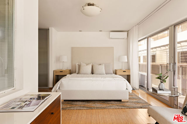 619 San Juan Avenue, Venice CA: https://media.crmls.org/mediaz/332fefab-f2ab-4681-803f-391aa1ae7d8e.jpg