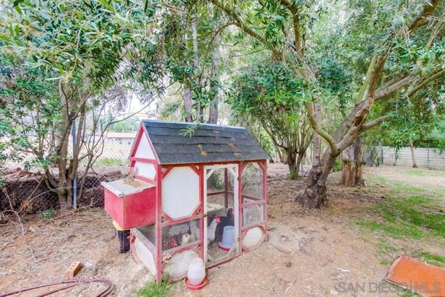16820 Orchard Bend Rd, Poway CA: https://media.crmls.org/mediaz/33305d59-7639-4b73-8050-af84431dac32.jpg