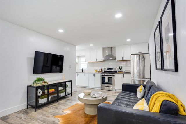 3831 Franklin Ave, San Diego CA: https://media.crmls.org/mediaz/33314db2-7363-4e7a-822f-1079ed6e079c.jpg