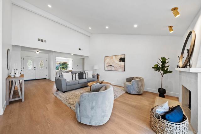 Detail Gallery Image 3 of 30 For 17544 Plaza Otonal, San Diego,  CA 92128 - 3 Beds | 2 Baths