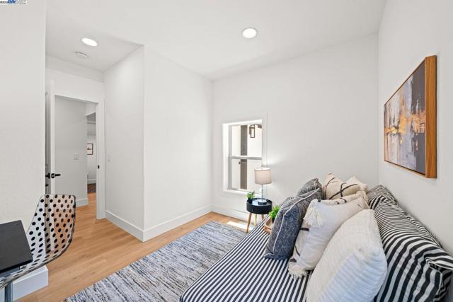 1038 Division St, Pleasanton CA: https://media.crmls.org/mediaz/3331dd1c-2828-42d9-a1f3-b7815c6ae742.jpg