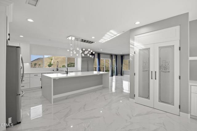 40 Saddlebow Road, Bell Canyon CA: https://media.crmls.org/mediaz/3331e419-8de8-4fa2-8c42-4827708b5f74.jpg
