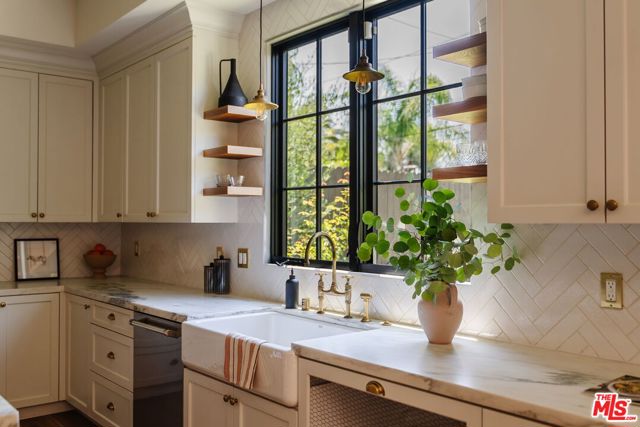 11734 Huston Street, Valley Village CA: https://media.crmls.org/mediaz/3331f656-8db3-4bf2-889d-72af3c9f007f.jpg