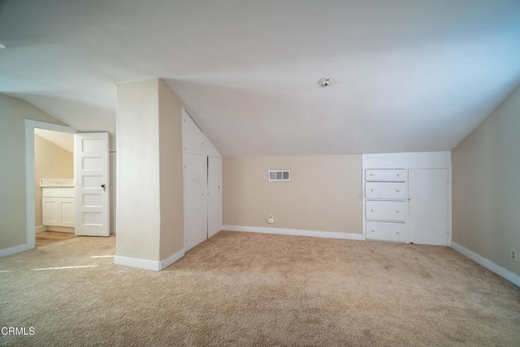 https://media.crmls.org/mediaz/33321af0-6a3c-437d-a66b-79a9af069ca0.jpg?preset=X-Large