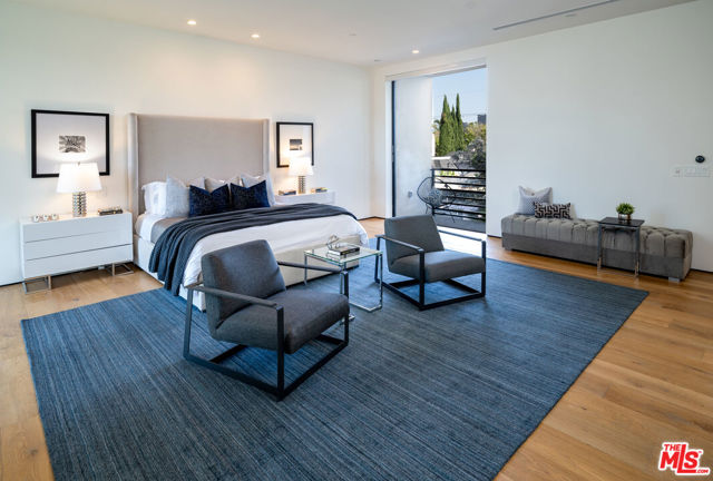 8356 W 4th Street, Los Angeles CA: https://media.crmls.org/mediaz/33325d6d-79d6-4330-a64c-b4eaf114a130.jpg