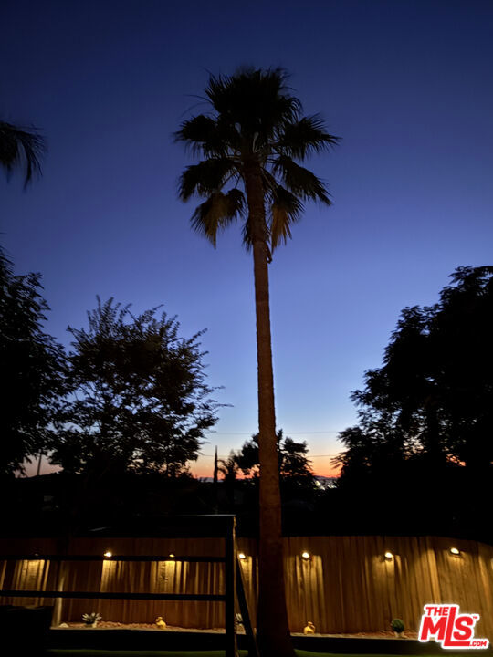 10315 Fairgrove Avenue, Tujunga CA: https://media.crmls.org/mediaz/3332c13b-c2ae-4c70-bf15-adcf0842b885.jpg