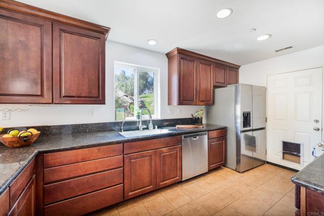 Detail Gallery Image 13 of 41 For 1023 Olive Ave, Ramona,  CA 92065 - 3 Beds | 3/1 Baths