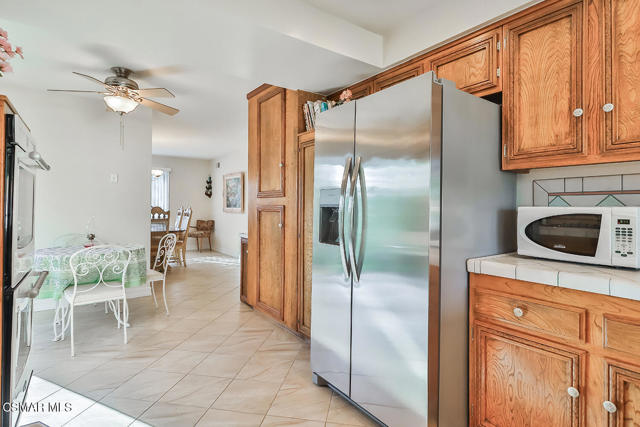 5260 Edgeware Drive, Calabasas CA: https://media.crmls.org/mediaz/33331cee-0422-4802-a997-62d71f38eacd.jpg