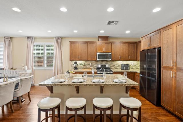 1141 Navigator Drive, Lathrop CA: https://media.crmls.org/mediaz/3333cfa5-9f58-4db2-a6d6-0e40c4c8ed6a.jpg