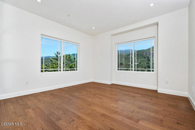 29677 Mulholland Highway, Agoura Hills CA: https://media.crmls.org/mediaz/3333d2a3-1b72-41aa-bf4d-29880e727d34.jpg