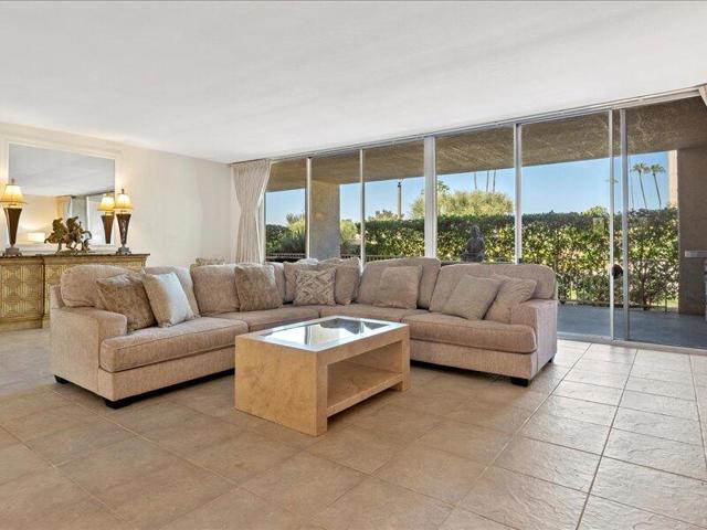 899 Island Drive, Rancho Mirage CA: https://media.crmls.org/mediaz/3334d919-2814-4ffb-86ef-72194e7f287b.jpg