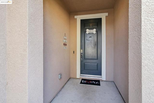 124 Clear Lake Ct, Oakley CA: https://media.crmls.org/mediaz/3334d928-d1ea-47d9-ac0c-859844a10133.jpg