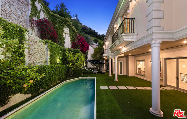 1455 Robmar Drive, Beverly Hills CA: https://media.crmls.org/mediaz/33356d40-30b0-4129-85e3-2266466de707.jpg