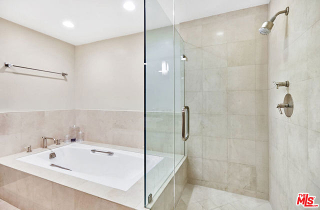 121 N Almont Drive, Beverly Hills CA: https://media.crmls.org/mediaz/33359991-94a7-4538-92c8-9ff7ce210d28.jpg