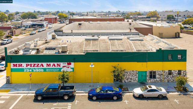 353 24Th St, Richmond CA: https://media.crmls.org/mediaz/3335b936-485e-418b-9fb2-7bf97e6106c0.jpg