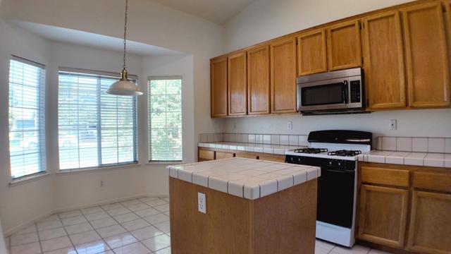 9158 Generations Drive, Elk Grove CA: https://media.crmls.org/mediaz/33363787-fba9-474a-bace-736b3f3e5ffe.jpg