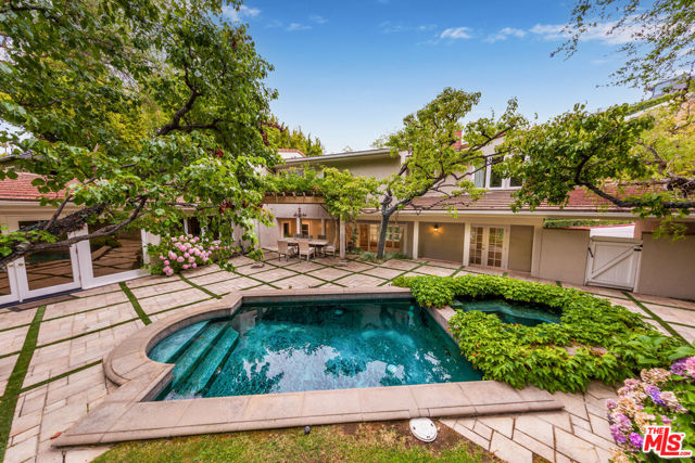 1290 Sunset Plaza Drive, Los Angeles CA: https://media.crmls.org/mediaz/333757e0-2cec-4d9e-9a0c-9a1b05606df6.jpg