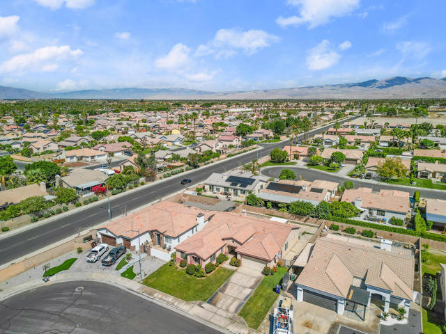 80722 Diamondback Trail, Indio CA: https://media.crmls.org/mediaz/3337a1af-59dc-41dc-97da-638e4ab13d9d.jpg
