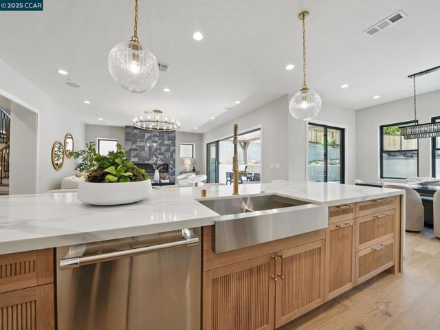 180 Castle Hill Ranch, Walnut Creek CA: https://media.crmls.org/mediaz/3337b020-c920-4c7e-9caf-a7bab3d7bd5b.jpg