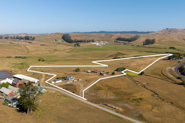 14550 Valley Ford Estero, Valley Ford CA: https://media.crmls.org/mediaz/3337e028-4a50-454f-918d-4fa2788d0592.jpg