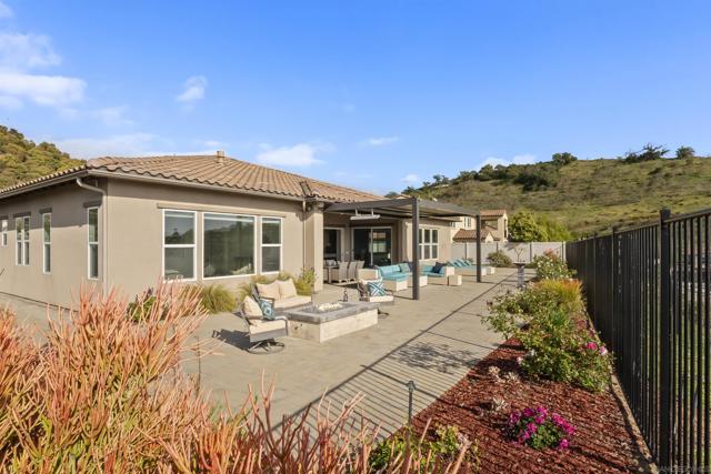 1417 Apex Place, Escondido CA: https://media.crmls.org/mediaz/333835eb-9c2c-4979-858e-bfea186adef2.jpg