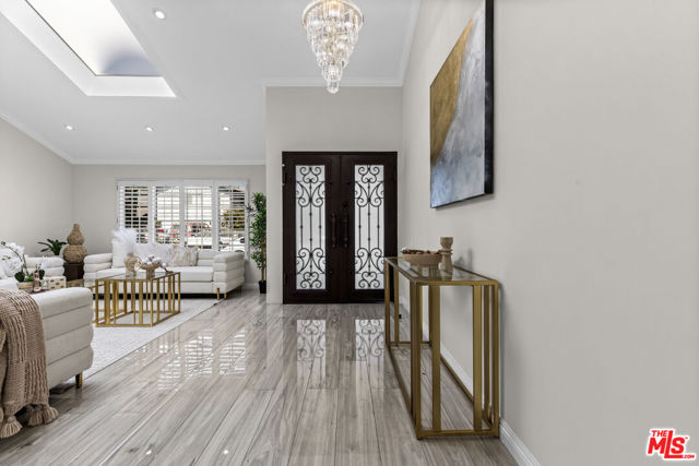 8557 Norwich Avenue, North Hills CA: https://media.crmls.org/mediaz/33388ebd-e49a-4cb8-8718-e4780fc0e5c6.jpg