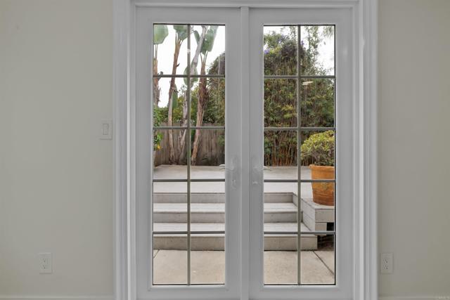 393 Date Avenue, Carlsbad CA: https://media.crmls.org/mediaz/333896e9-0ec7-4165-bb46-f4827bdabfd8.jpg