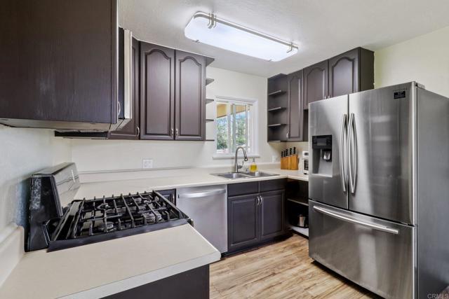 Detail Gallery Image 7 of 31 For 915 Crest View Rd, Vista,  CA 92081 - 3 Beds | 2 Baths