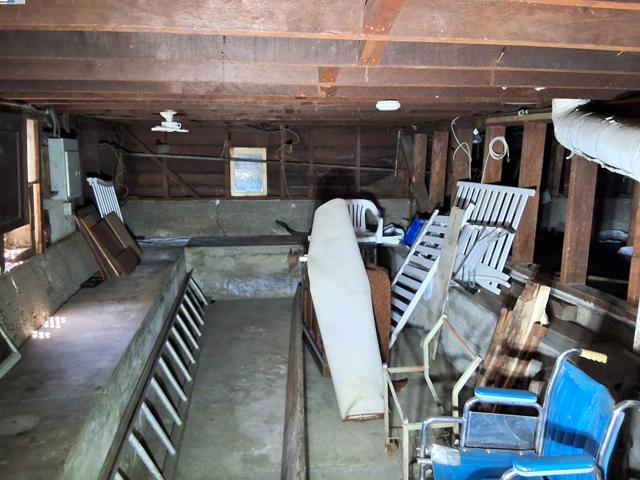 3020 E 19th st, Oakland CA: https://media.crmls.org/mediaz/3338aa6c-0d6a-4c4e-88b7-104a7169416e.jpg