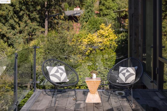 1136 Keith Ave, Berkeley CA: https://media.crmls.org/mediaz/3338d701-4ce2-4aee-8c24-9fdc756b1ebe.jpg