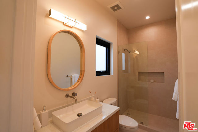4936 Coolidge Avenue, Culver City CA: https://media.crmls.org/mediaz/333914c5-337b-451d-a704-ad8bde777e20.jpg