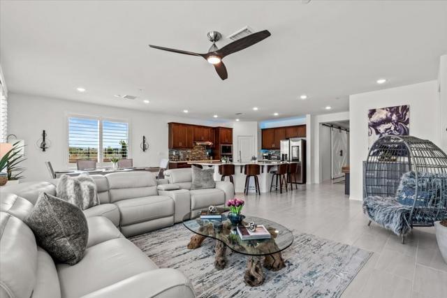 42940 Ascona Lane, Indio CA: https://media.crmls.org/mediaz/333aaa39-a8a8-4d6c-afb4-f0ace7058de1.jpg