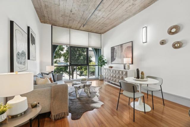 1 S Park Street, San Francisco CA: https://media.crmls.org/mediaz/333abbeb-79f8-48b8-9ecc-58bfab61488c.jpg