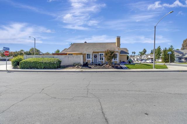 39820 Osprey Road, Murrieta CA: https://media.crmls.org/mediaz/333ac1f6-bd87-477d-88f1-d61ee58725be.jpg