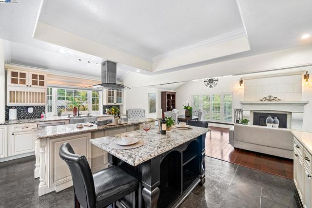 26928 Palomares Rd, Castro Valley CA: https://media.crmls.org/mediaz/333ad4ee-57b3-4672-81f6-7730895efce6.jpg