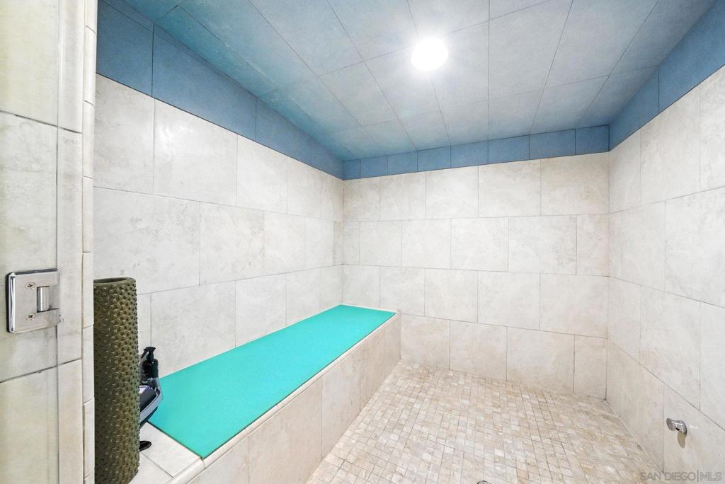 https://media.crmls.org/mediaz/333ae1d2-61b2-48df-940c-8cdc358f1a9d.jpg?preset=X-Large