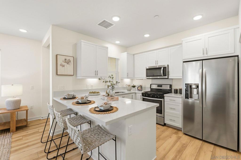 827 Blackstone - photo 11