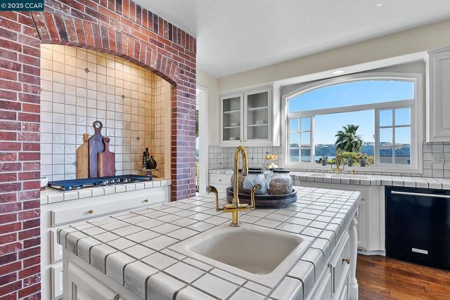 1620 Saint Francis Ct, Benicia CA: https://media.crmls.org/mediaz/333c80a9-14c3-4974-83b0-3902305c7636.jpg