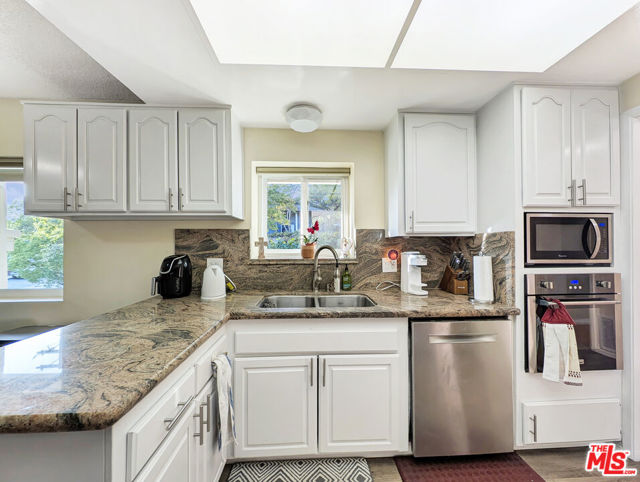 3308 Sparr Boulevard, Glendale CA: https://media.crmls.org/mediaz/333e31da-a628-4508-995c-05dee4885c3d.jpg