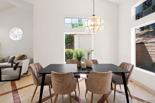 1669 Lisbon Pl, Escondido CA: https://media.crmls.org/mediaz/333e4edc-bd9d-4929-9cb4-f6bdcf44f9ef.jpg