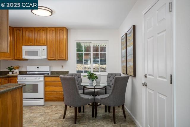 4192 Valley Ave, Martinez CA: https://media.crmls.org/mediaz/333fb400-bc57-496f-a58c-003b1b9823b4.jpg