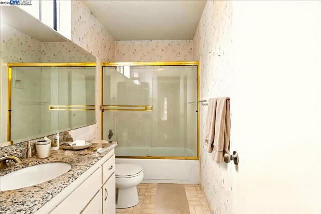 2437 Sebastopol Ln, Hayward CA: https://media.crmls.org/mediaz/3340262d-e6f9-4f33-9af1-9c850b04dd85.jpg