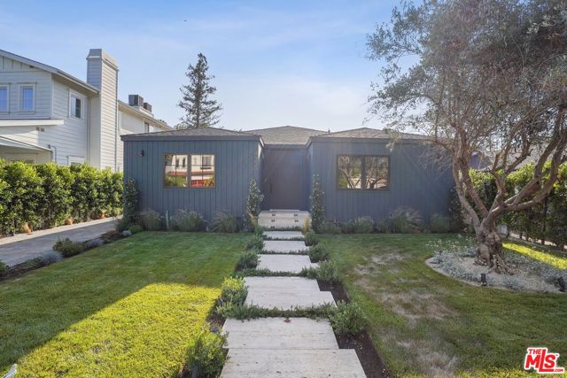 4539 Atoll Avenue, Sherman Oaks CA: https://media.crmls.org/mediaz/33406334-e016-4c12-a28f-397336c91a22.jpg