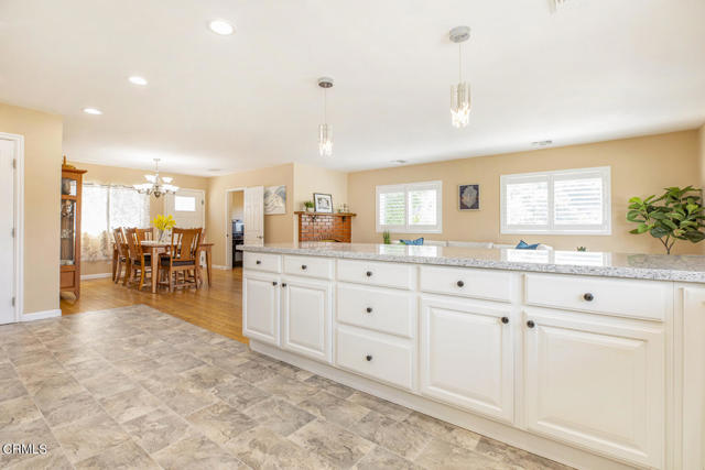 Detail Gallery Image 16 of 64 For 10272 Willow Springs Ln, Sunland,  CA 91040 - 4 Beds | 3 Baths