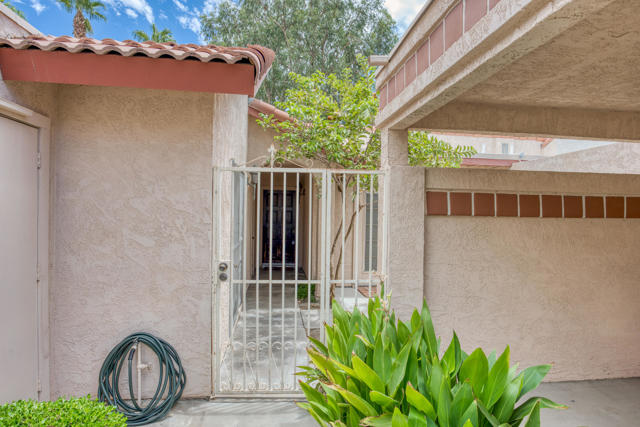49210 Douglas Street Street, Indio CA: https://media.crmls.org/mediaz/3340c426-c3bb-4bb6-b09c-2d02e95287d0.jpg