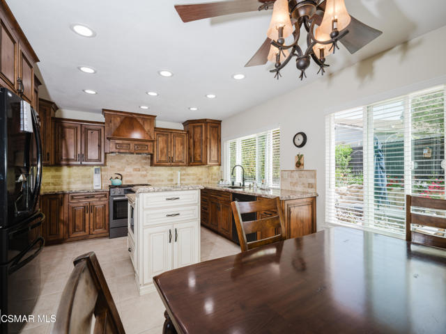 709 Zinnia Court, Thousand Oaks CA: https://media.crmls.org/mediaz/33411216-e0ab-4c25-8f73-fdd86243eb9c.jpg
