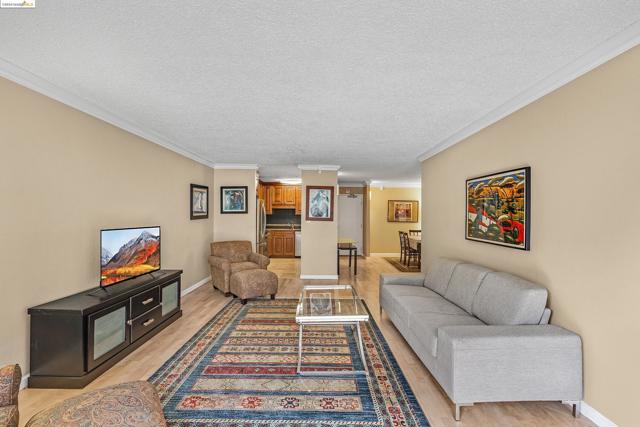 Image 11 of 33 For 555 Pierce St  942