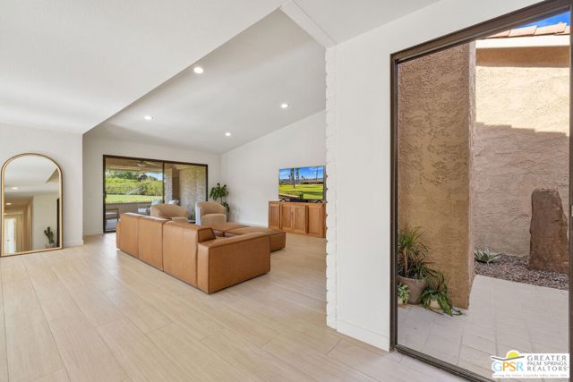 6 Joya Drive, Palm Desert CA: https://media.crmls.org/mediaz/334183d6-922b-4c77-a083-011f4a4f767e.jpg